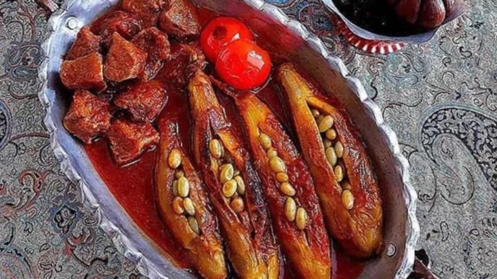 طرز خورشت غوره بادمجان خوشمزه؛ با گوشت خورشتی