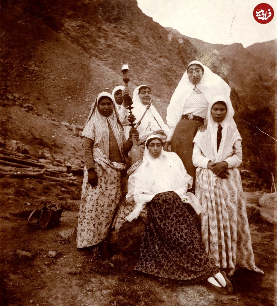 (تصاویر) سفر به عصر قاجار؛ از مرغ‌فروشی با الاغ پیر تا قلیان‌کشی زنانه در کوه
