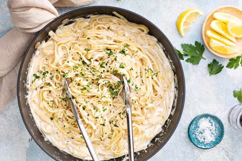 طرز تهیه پاستا آلفردو برای ۴ نفر