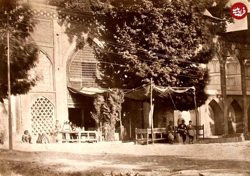 (تصاویر) زندگی مردم قاجار؛ از چاپارخانۀ رشت تارحمّام تهران