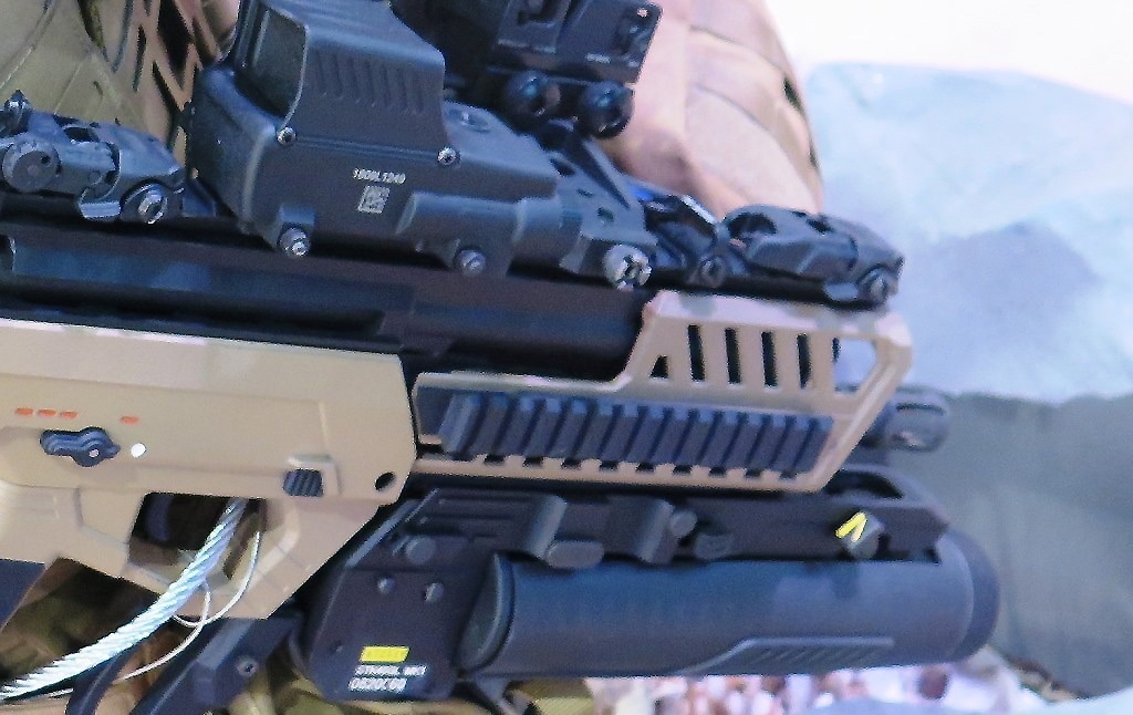 (ویدئو) سار ۲۱؛ یکی از بهترین تفنگ‌های جهان که سنگاپوری‌ها آن را تولید می‌کنند