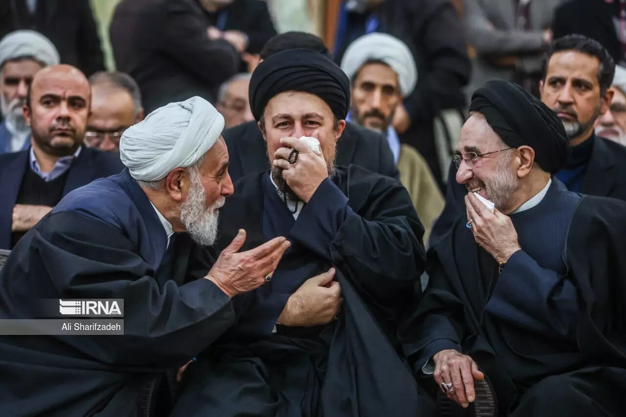 حاشیه مراسم تشییع آیت الله موسوی بجنوردی؛ سوژه ای که از دید خبرنگاران پنهان نماند