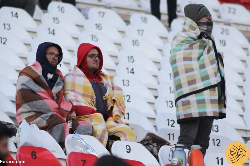 (عکس) عشق به تراکتور در دمای منفی ۱۰ درجه!