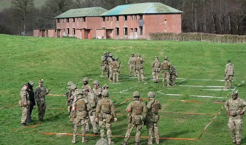 درون اردوگاه‌های آموزشی مخفی بریتانیا برای جنگ با روسیه چه می‌گذرد؟