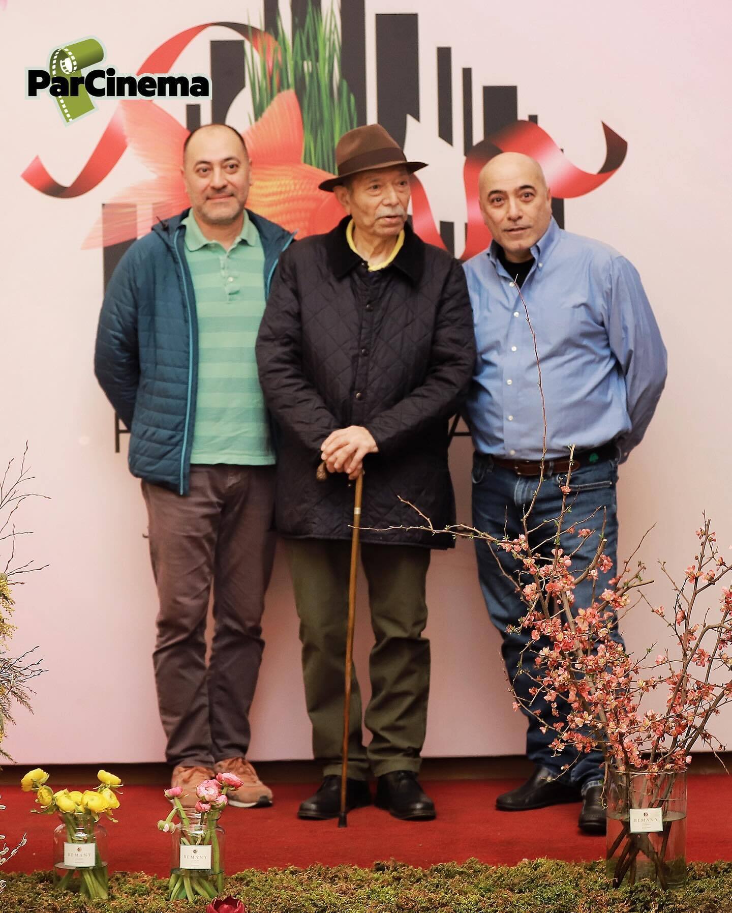 قاب متفاوت از علی نصیریان و پسرانش در یک مراسم