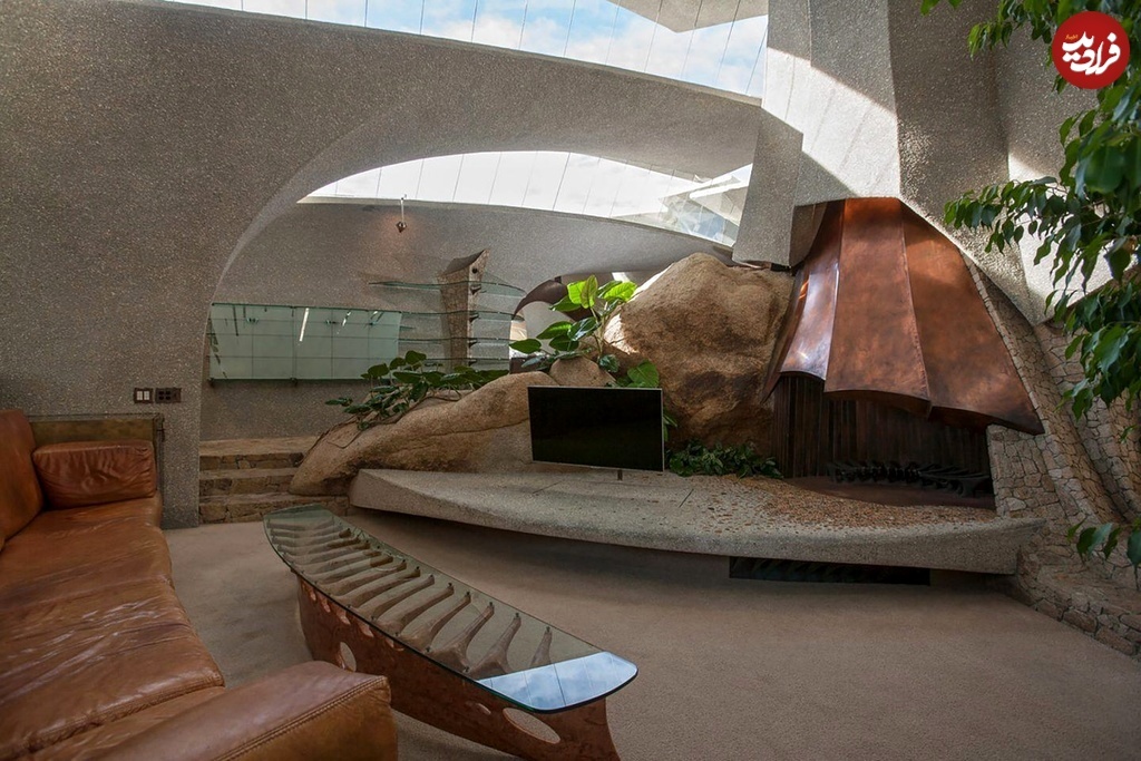 (تصاویر) خانه‌ای شگفت‌انگیز که مثل جانوری وحشی در صحرا کمین کرده است