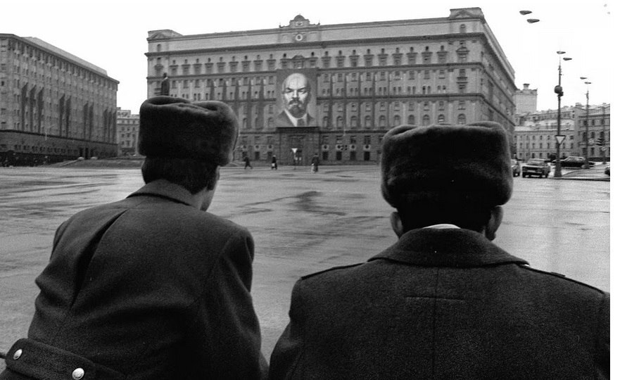 یک روان درمانگر، یک کشیش، بهترین دوست و یک دشمن؛ کا گ ب چگونه به جذب نیرو می‌پرداخت و چه تکنیک‌ها و روش‌هایی را برای انجام عملیات اطلاعاتی بکار می‌برد؟ /