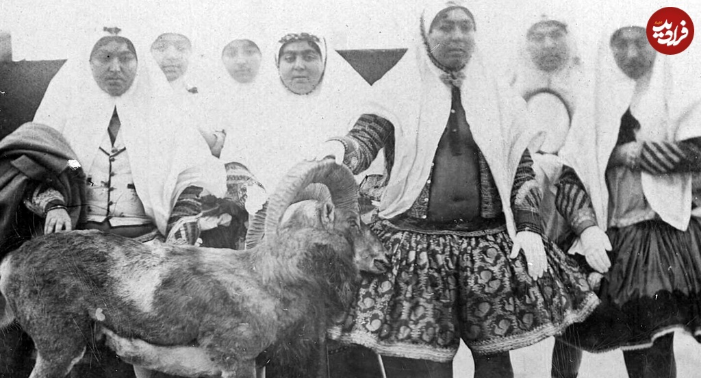 (تصاویر) سفر به عصر قاجار؛ از الاغ نفت‌کش تا عکس یادگاری زنان حرمسرا با بُز!