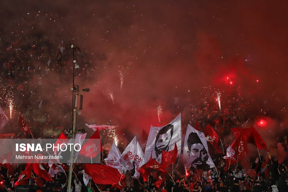 (عکس) ستارخان و شهید باکری در ورزشگاه یادگار امام تبریز