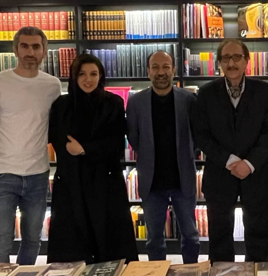 (عکس) حضور اصغر فرهادی در کتابفروشی مجتبی جباری