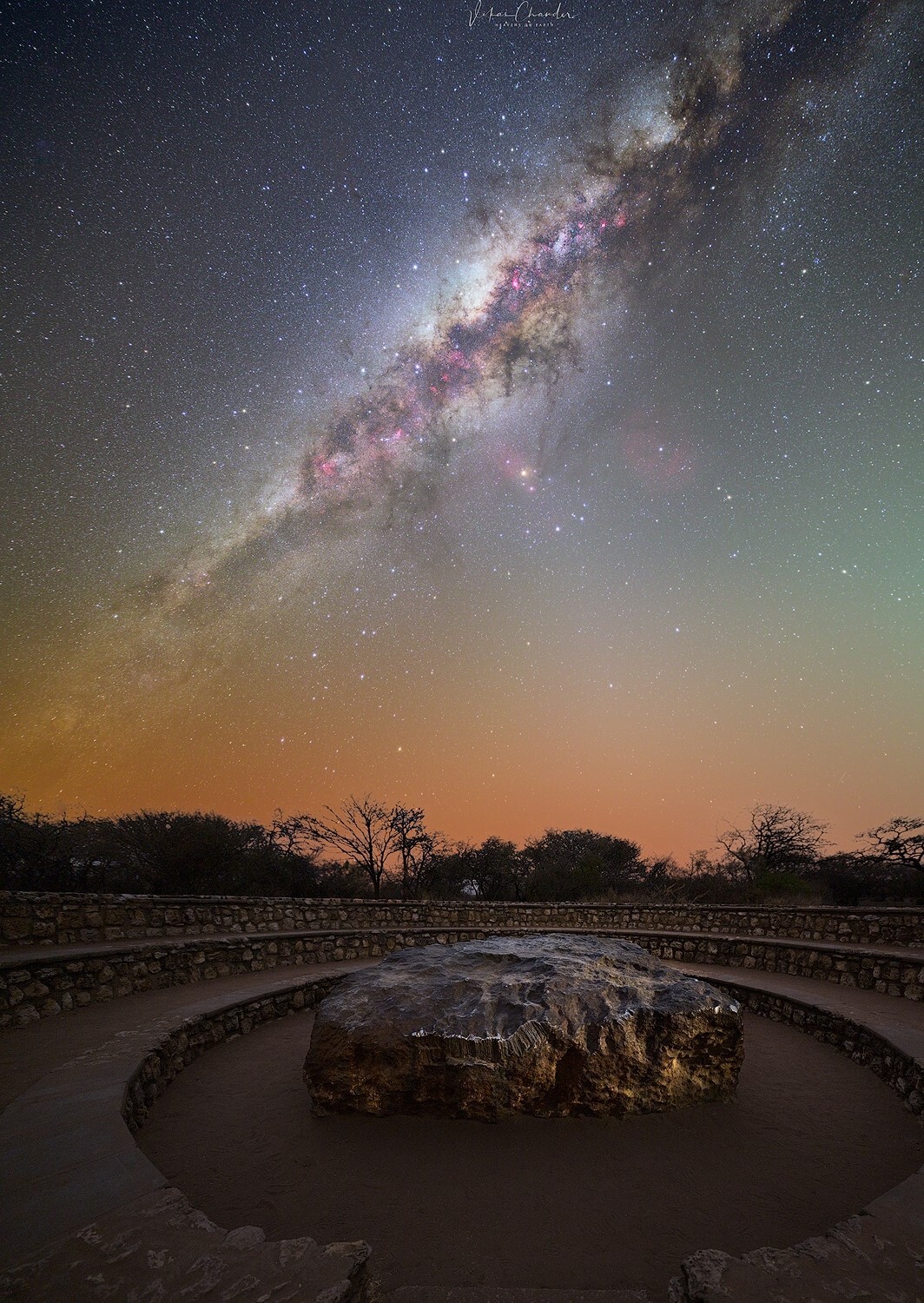 (تصاویر) گران‌ترین شهاب‌سنگ روی زمین که برای ۸۰ هزار سال تکان نخورده‌ است!