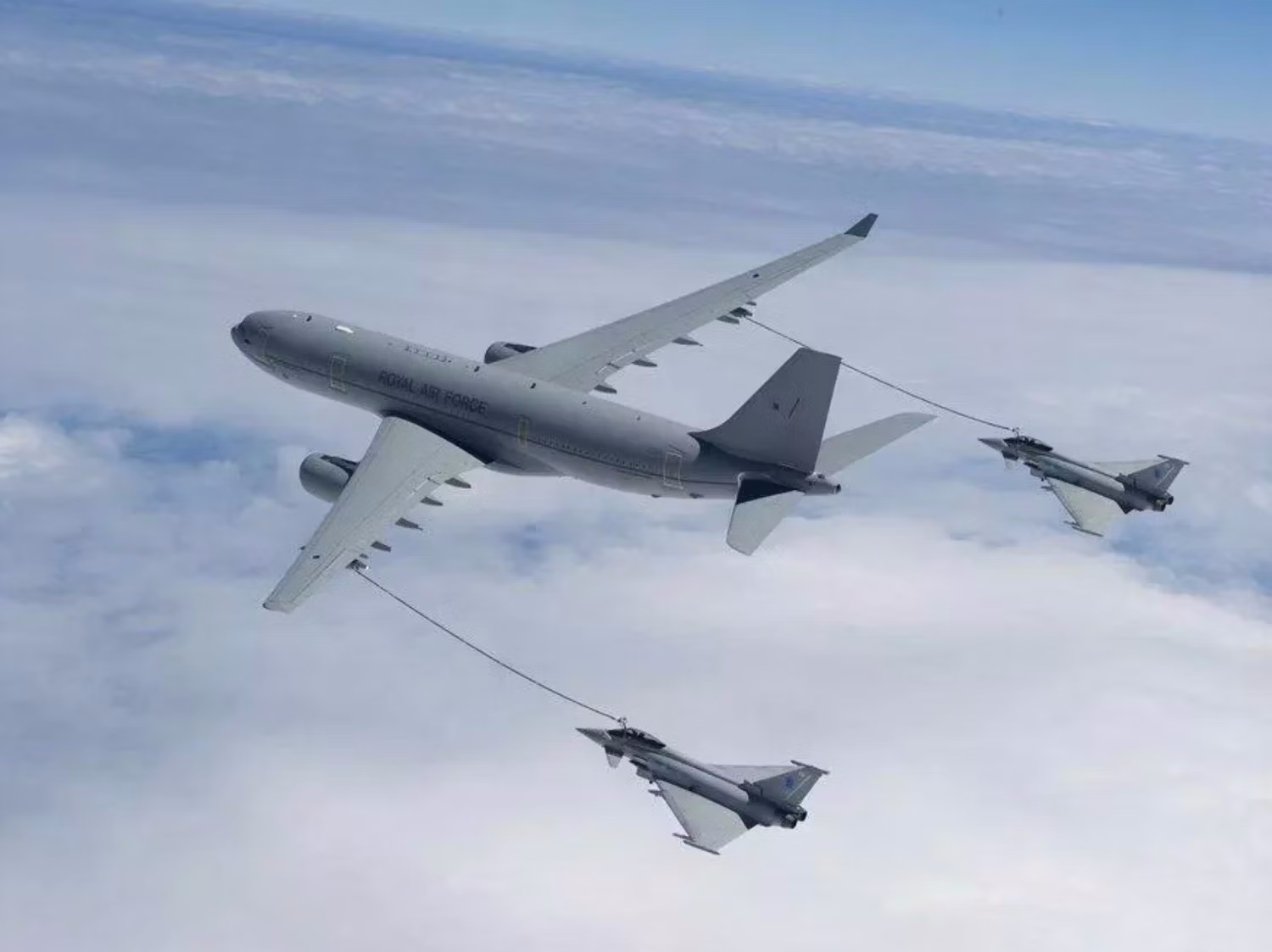 سوخت گیری در آسمان چگونه صورت گرفته و چقدر طول می‌کشد؟