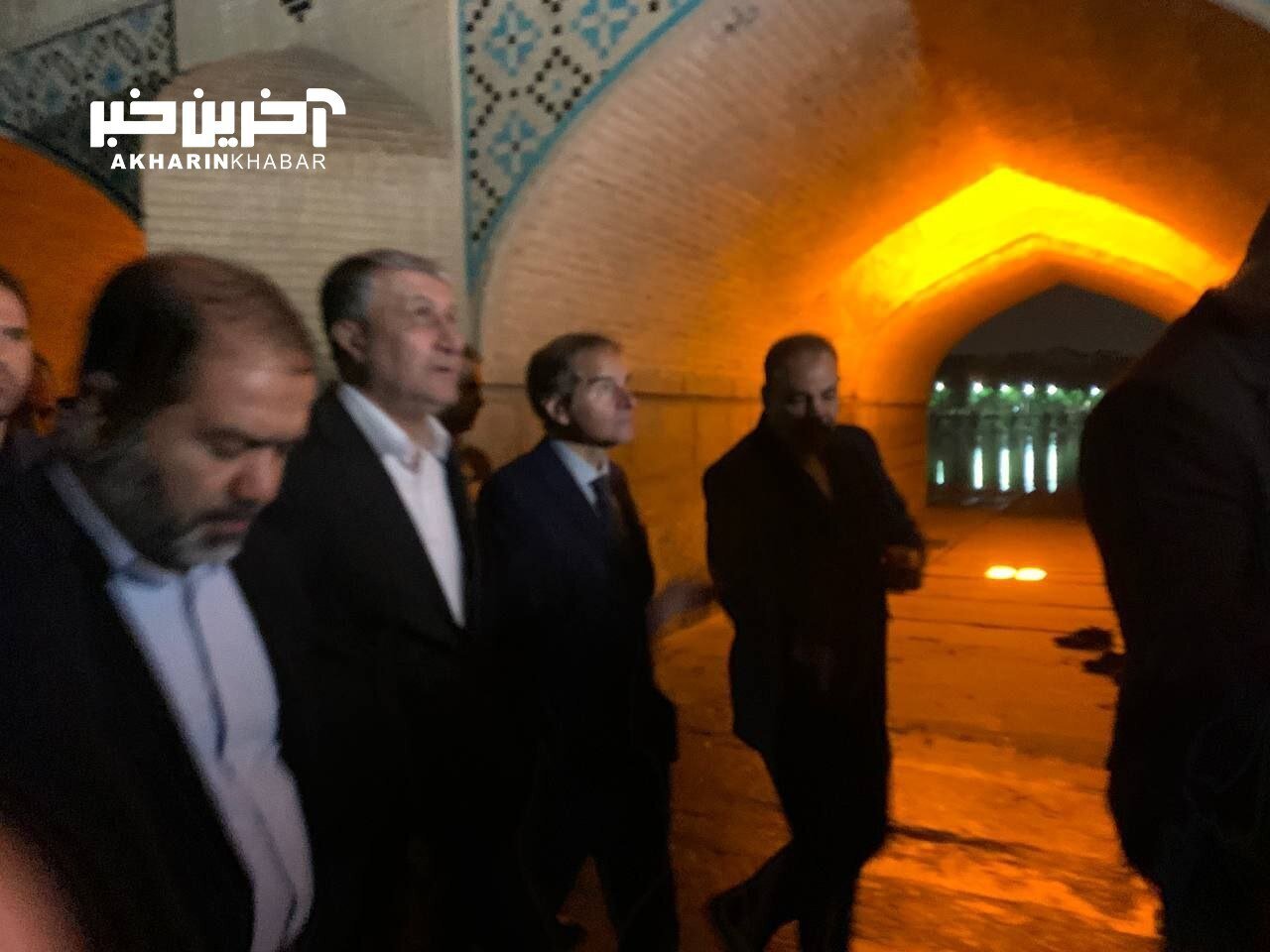 (ویدیو) اصفهان‌گردی گروسی و اسلامی در پل خواجو