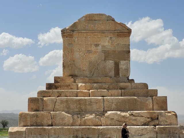 آرامگاه کوروش مرمت می‌شود