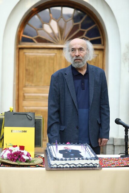 (ویدئو) از حضور متفاوت رضا عطاران تا صحبت‌های کیانوش عیاری در جشن تولدش