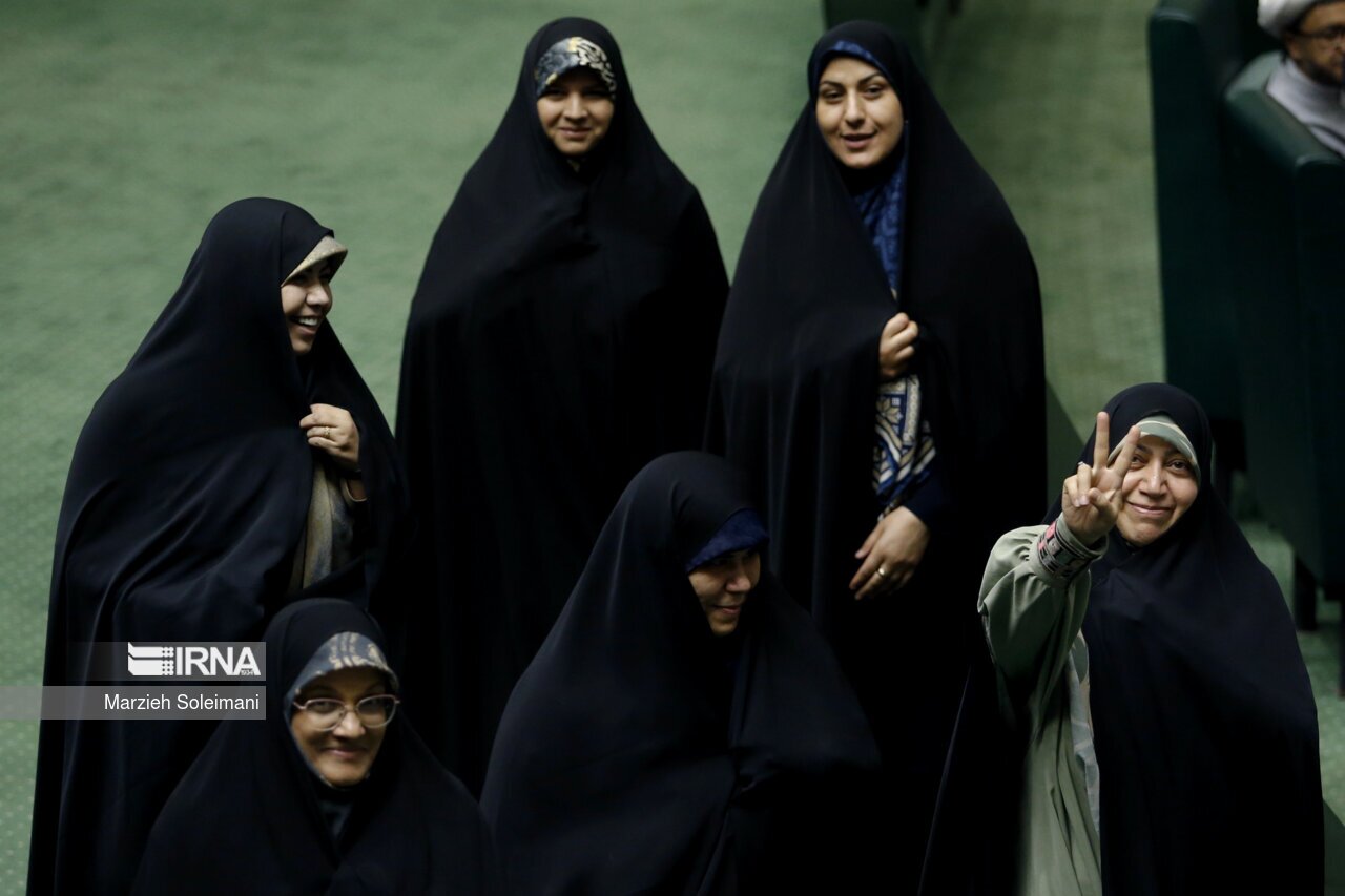 عکس دسته‌جمعی زنان مجلس