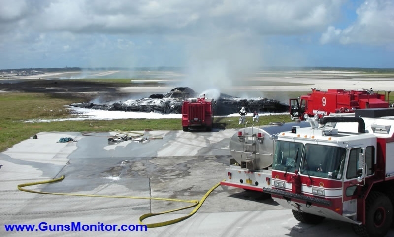 (ویدئو) گران‌ترین سقوط هواپیما در تاریخ؛ چگونه بمب افکن رادارگریز آمریکا در شعله‌های آتش خاکستر شد
