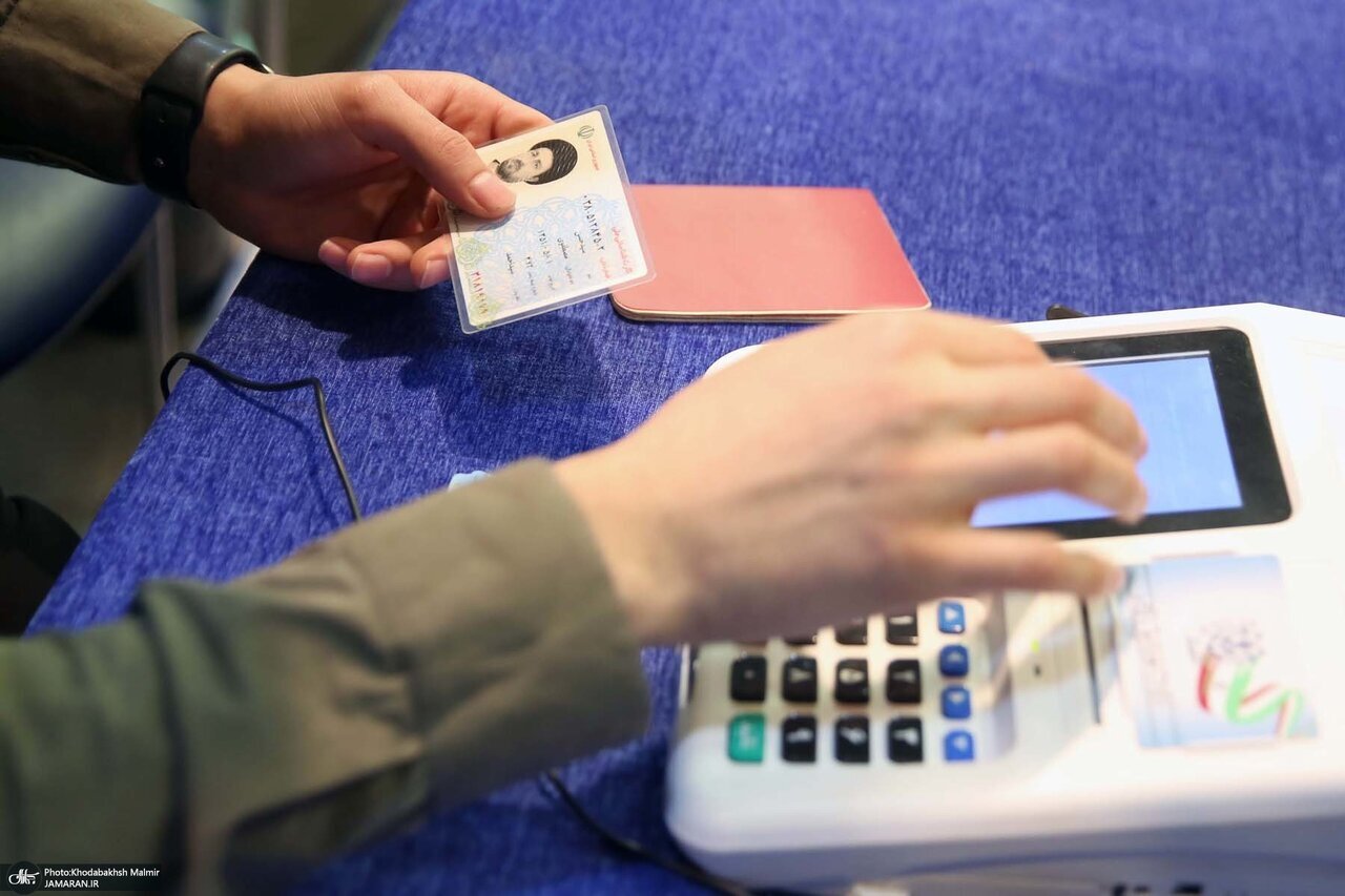 (تصویر) کدملی و تاریخ تولد سیدحسن خمینی توسط عکاسان فاش شد