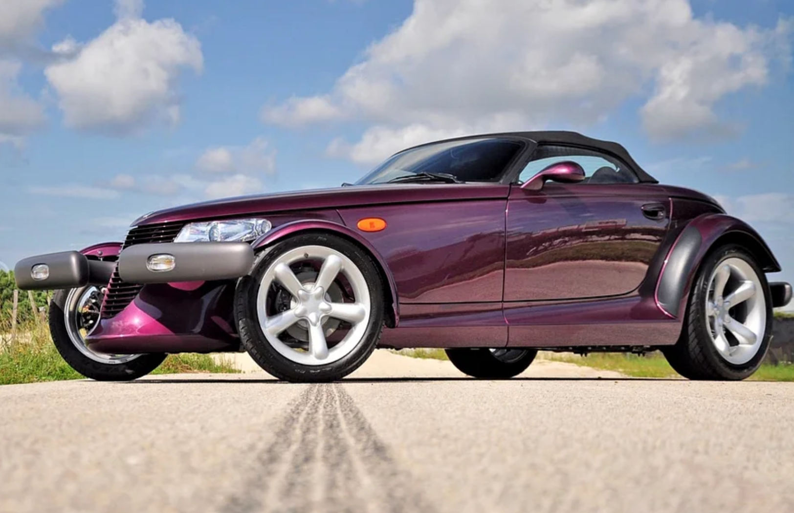 ۱۵ مورد از زشت‌ترین خودرو‌های تاریخ؛ ماشین‌هایی که برای سوپرمدل بودن طراحی نشده‌اند در حال تکمیل