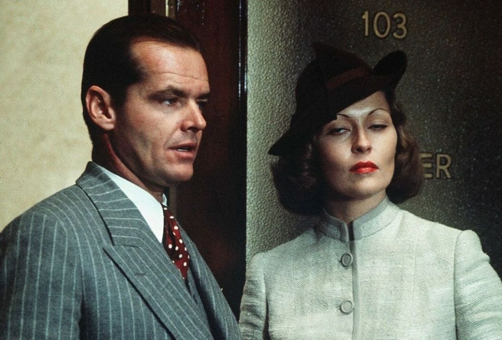 (تصاویر) ۱۳ فیلم نوآر پرتنشی که از ابتدا تا پایان بی‌نقص هستند؛ از Blue Velvet تا Chinatown