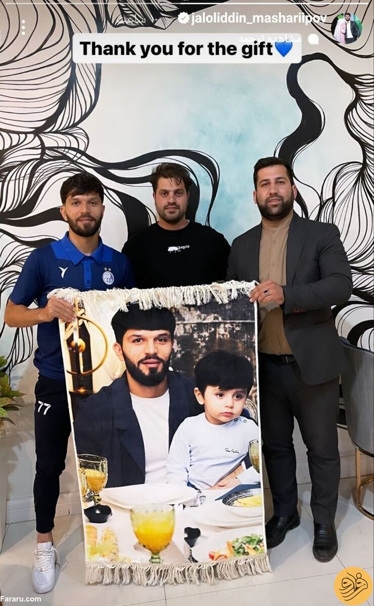 (عکس) هنرمندی که با هدیه‌ای متفاوت جلال‌الدین را غافلگیر کرد