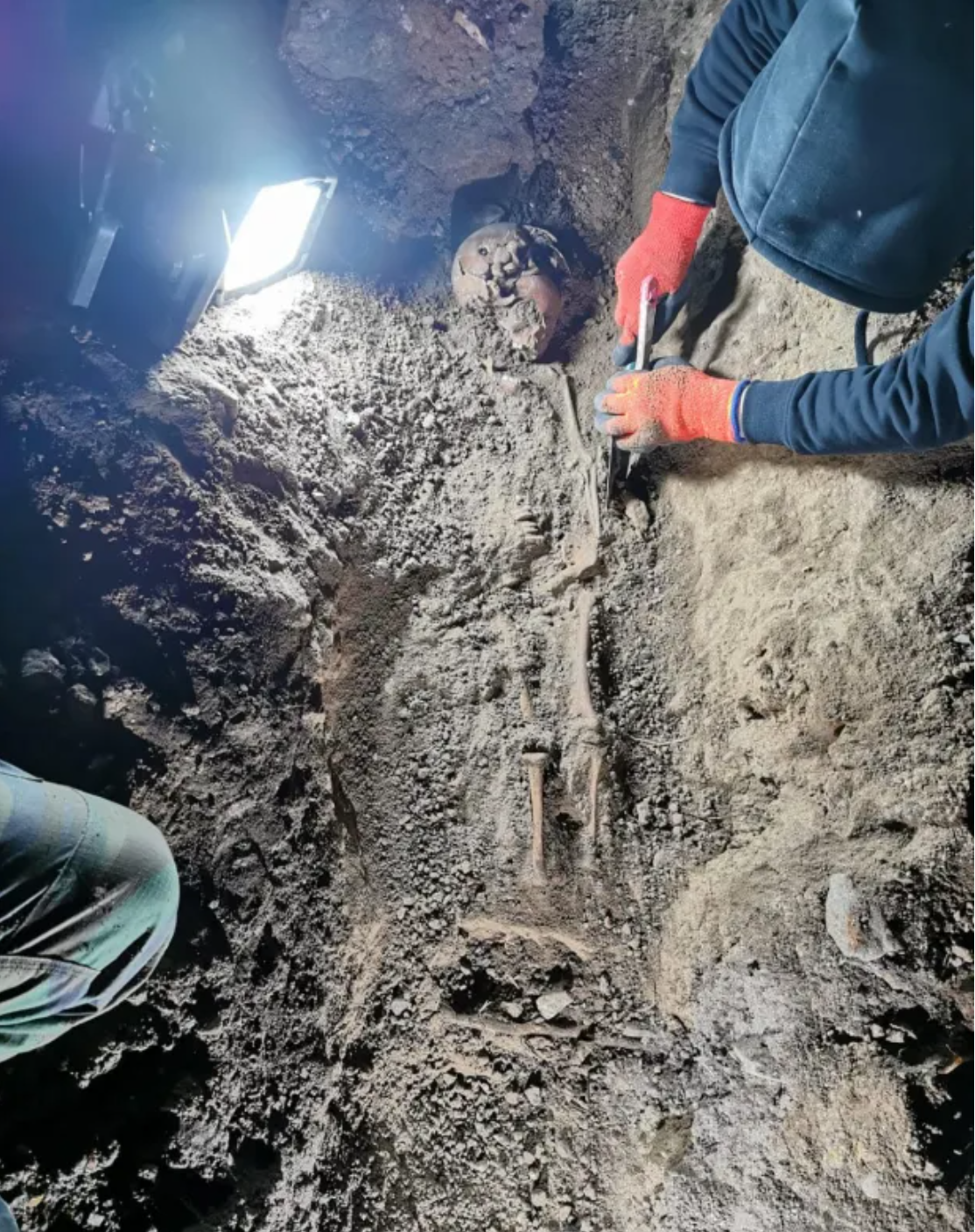 کشف ۵ جسد با دست و پا‌های قطع شده در قرارگاه آدولف هیتلر در لهستان