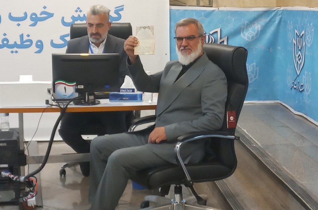 حاشیه و متن ثبتنام انتخابات ریاستجمهوری چهاردهم حاشیه و متن ثبتنام انتخابات ریاستجمهوری چهاردهم