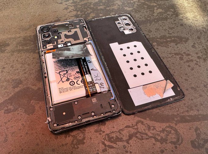 (تصویر) گرما موبایل مالک تلگرام را ذوب کرد! | گوشی دوروف چه برندی بود؟