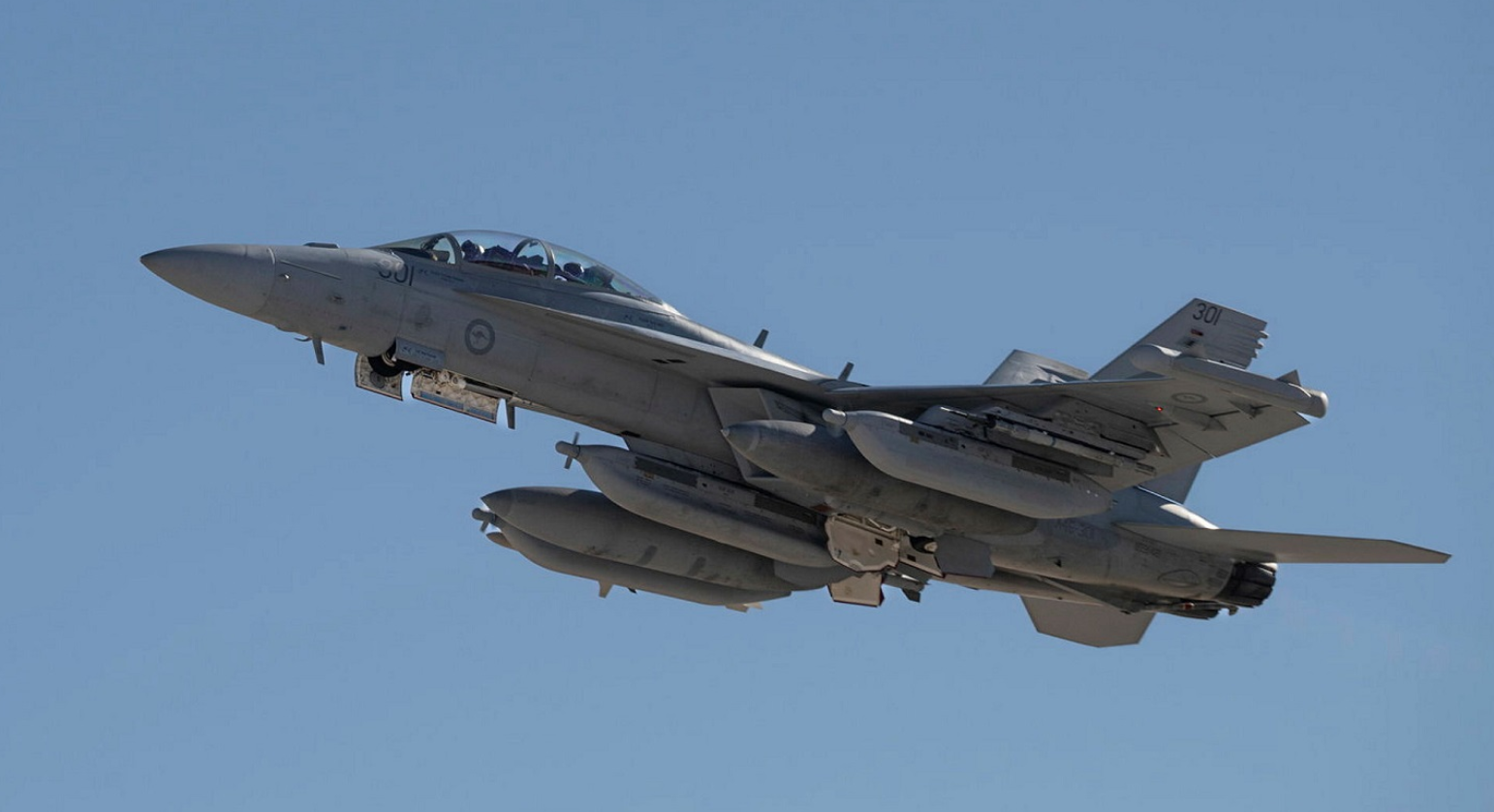 EA-۱۸G Growler؛ هواپیمای مخصوص جنگ الکترونیک آمریکا چه ویژگی‌هایی دارد؟