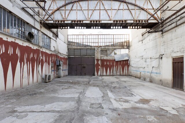 ماجرای نقاشی‌های سرخ بر دیوار‌های تهران چیست؟ مخفیگاه «میرزا حمید» پیدا شد