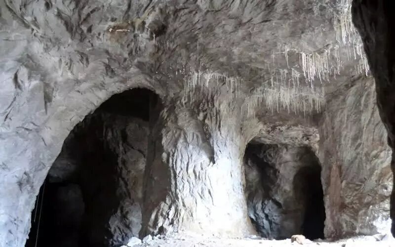 (تصاویر) غار‌های نمکی گرمسار، زیباترین جاذبه گردشگری برای عاشقان طبیعت