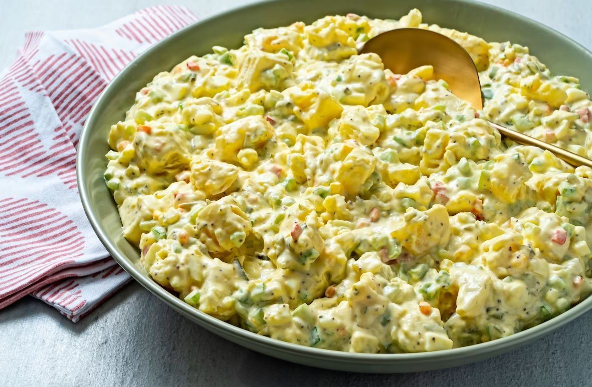 هفت دستور العمل جهانی سالاد سیب زمینی برای پیک نیک و آشپزی؛ از سالاد سیب زمینی اتریشی تا سالاد الویه به سبک ایرانی