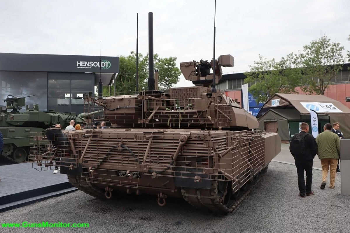 (ویدئو) فرانسه تانک‌های لکلر ۳۰ ساله خود را وارد برنامه بروزرسانی کرده است