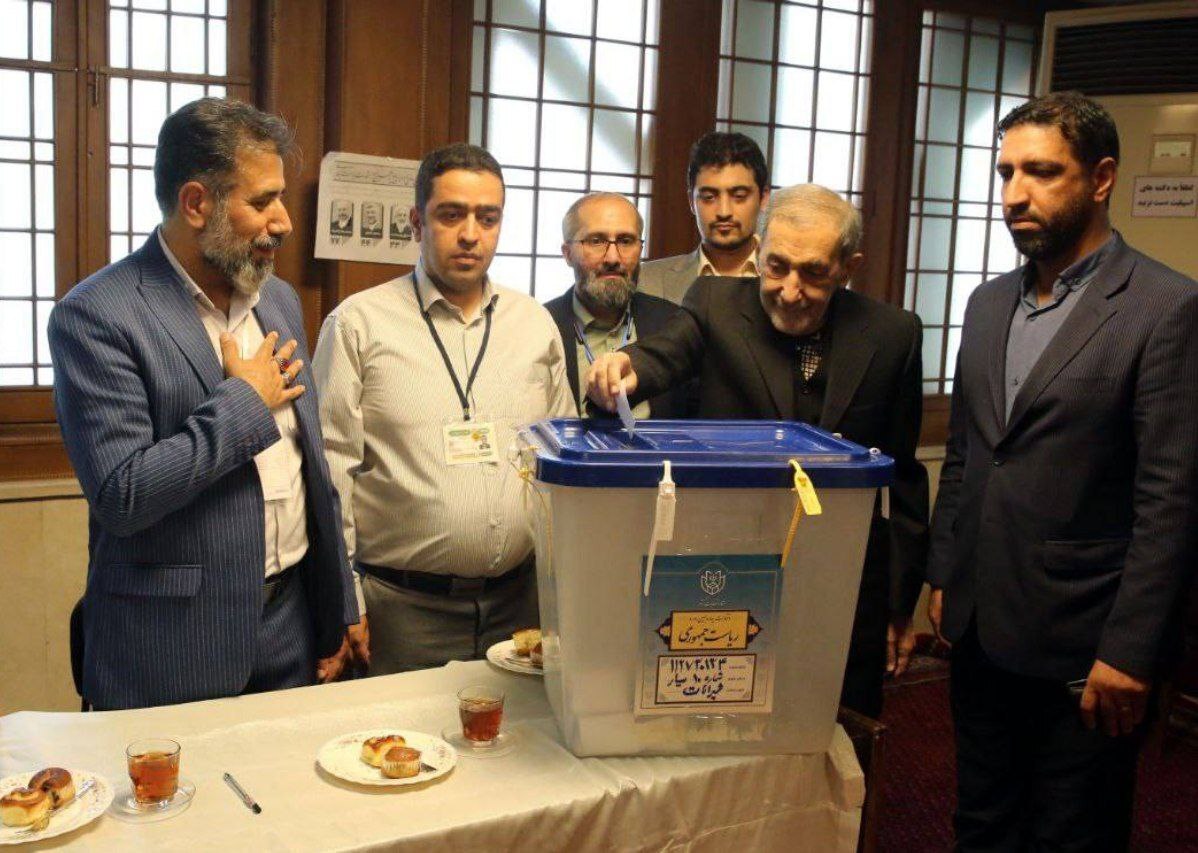 حاشیه و متن انتخابات ریاست جمهوری چهاردهم ۸ تیر حاشیه و متن انتخابات ریاست جمهوری چهاردهم ۸ تیر