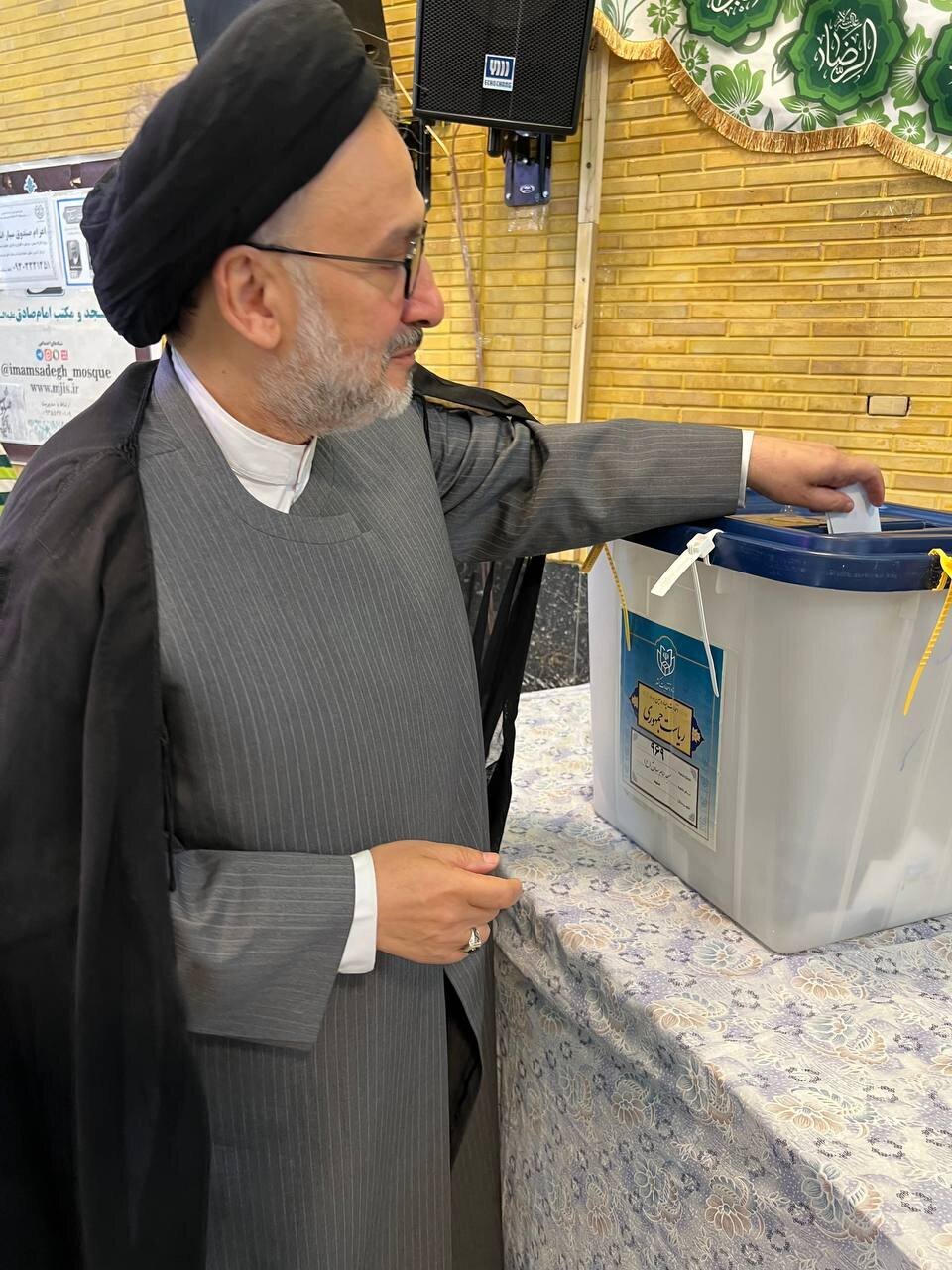 ابطحی: شیطان را لعنت کنید و رأی دهید، شاید اتفاق خوبی افتاد