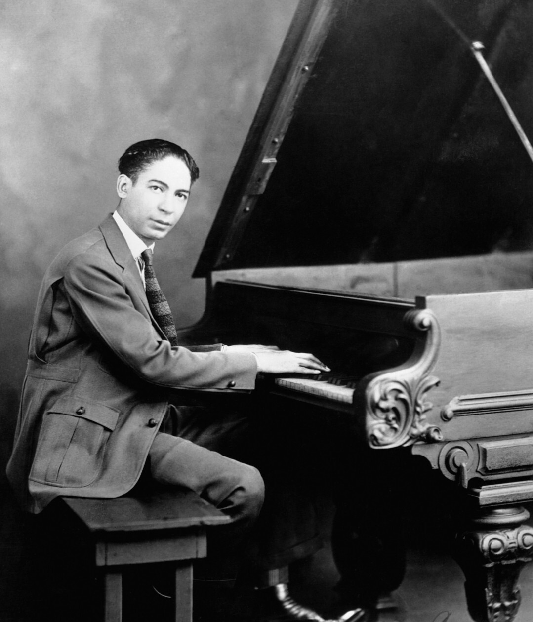 بهترین پیانیست‌های تاریخ؛ با ۲۸ نوازنده پیانو برتر از کلاسیک تا مدرن آشنا شوید در حال تکمیل