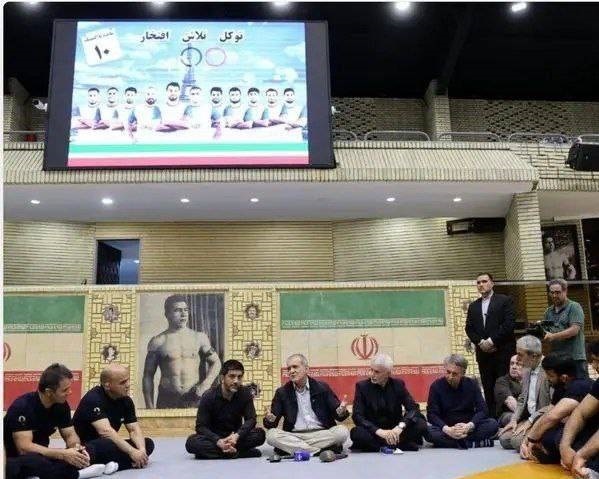 (تصاویر) حضور سرزده رئیس‌جمهور منتخب در اردوی تیم ملی کشتی