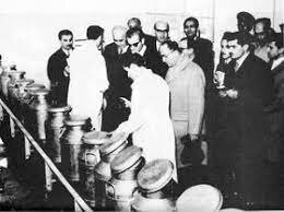 زمانی که شیر پاستوریزه به تهران رسید | گرویی بطری شیشه‌ای شیر ۵ریالی چند بود؟