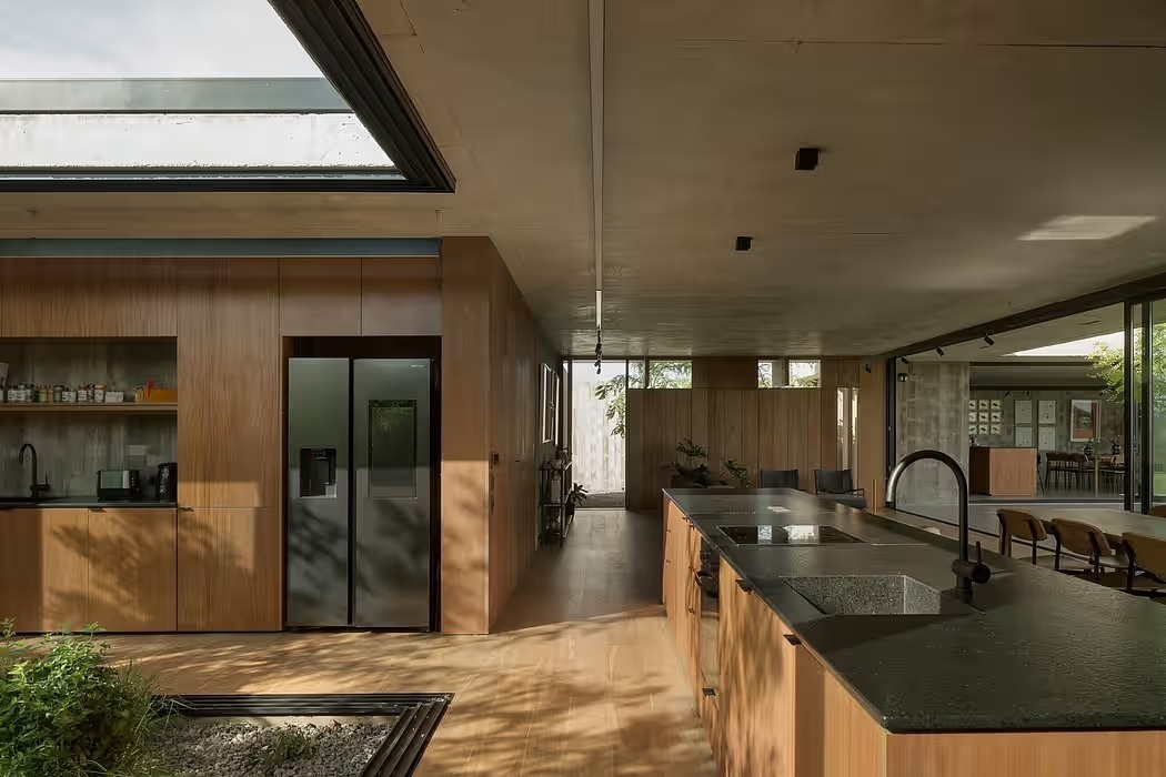 (تصاویر) این خانه در مجازی معروف شده است!