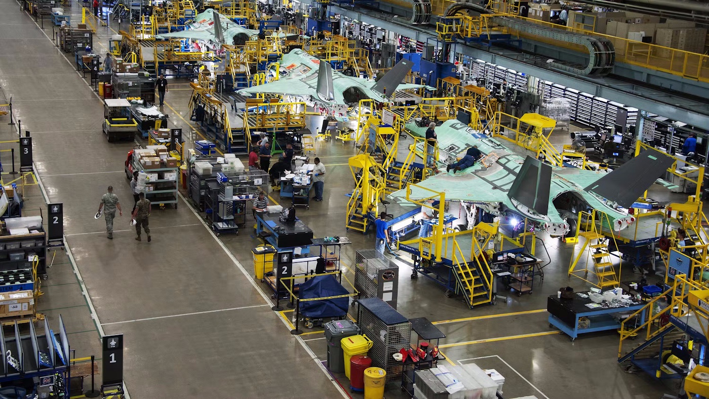 کشور‌هایی که بیشترین تعداد سفارش صادرات هواپیما و هلیکوپتر‌های نظامی را دارند در حال تکمیل