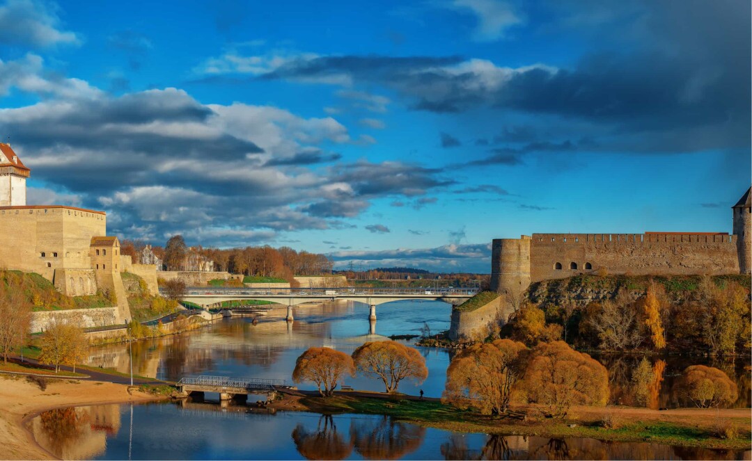(تصویر) از «پلِ دوستی» ملل تا بلندترین آبشارها؛ منحصر به فردترین مرز‌ها بین کشور‌های جهان