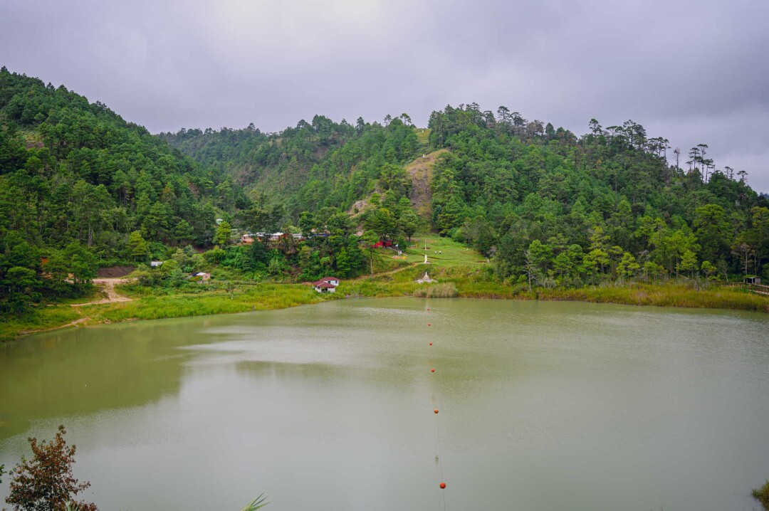 (تصویر) از «پلِ دوستی» ملل تا بلندترین آبشارها؛ منحصر به فردترین مرز‌ها بین کشور‌های جهان