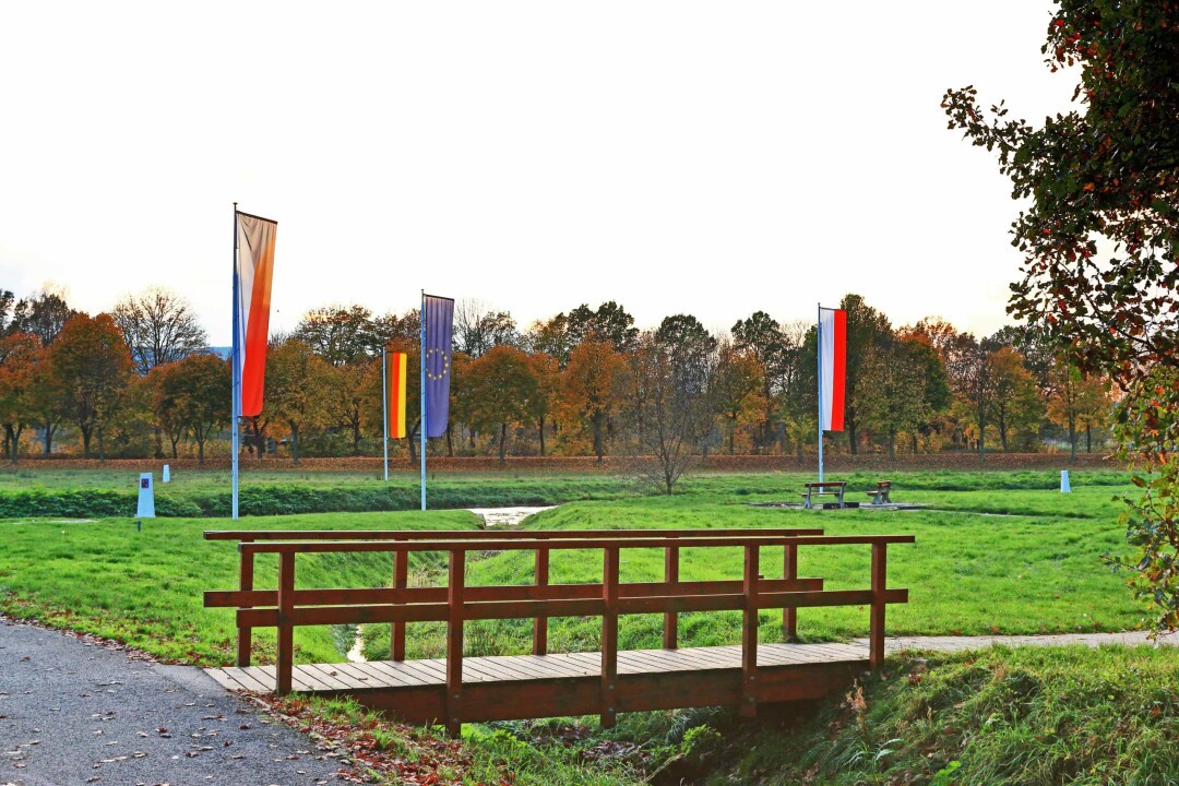 (تصویر) از «پلِ دوستی» ملل تا بلندترین آبشارها؛ منحصر به فردترین مرز‌ها بین کشور‌های جهان