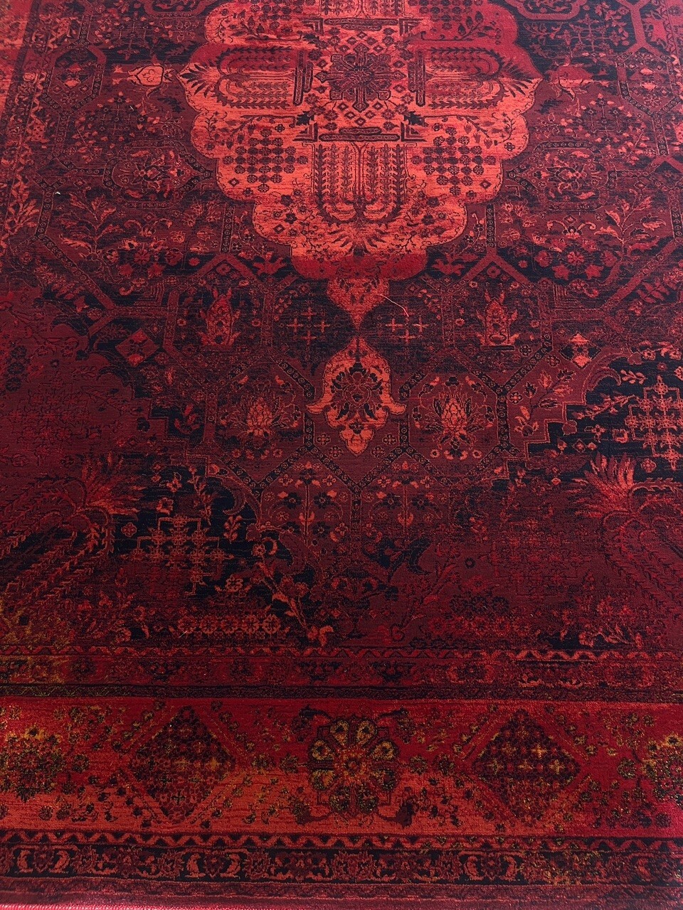 اشنایی با دکوراسیون ایرانی اصیل و راهنمای ست کردن فرش قرمز با مبل