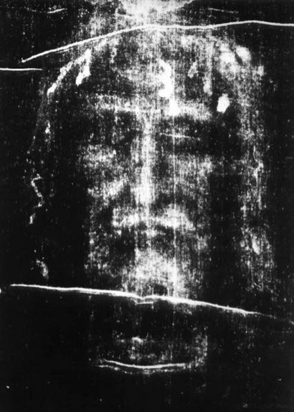 (ویدئو) بازسازی چهره‌ی عیسی مسیح با کمک هوش مصنوعی با تحلیل کفن مرموز تورین///