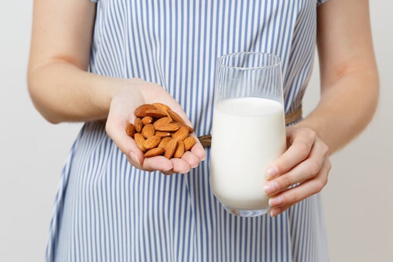 خواص شیر بادام