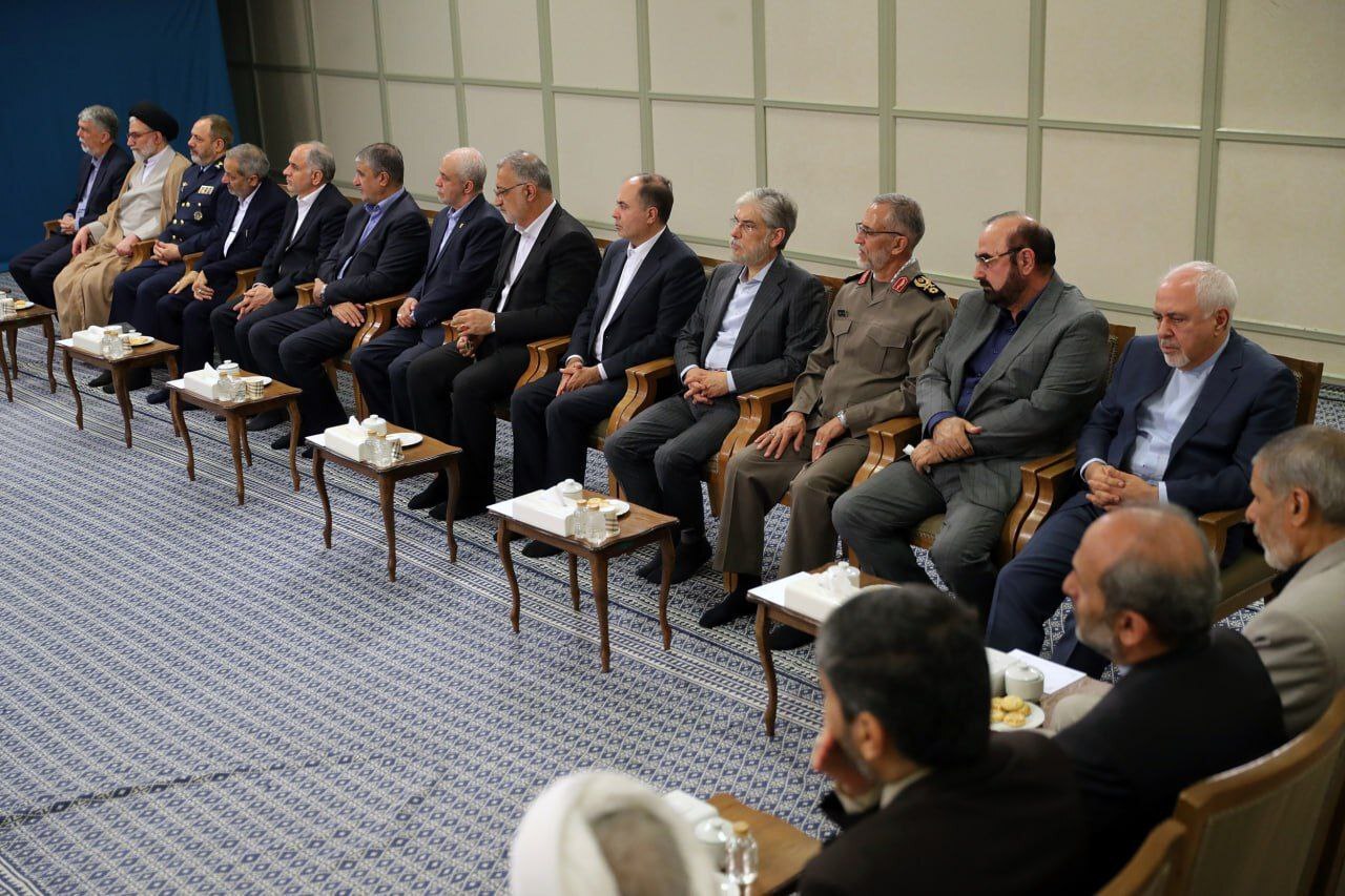 (تصویر) حضور طریف در دیدار اعضای هیئت دولت با رهبر انقلاب