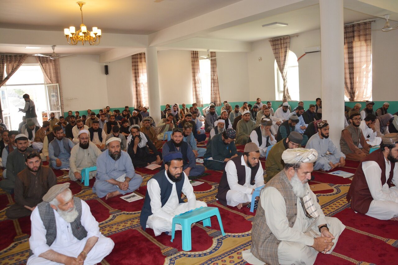 (تصویر) عکسی از امتحان دینی کارکنان طالبان!