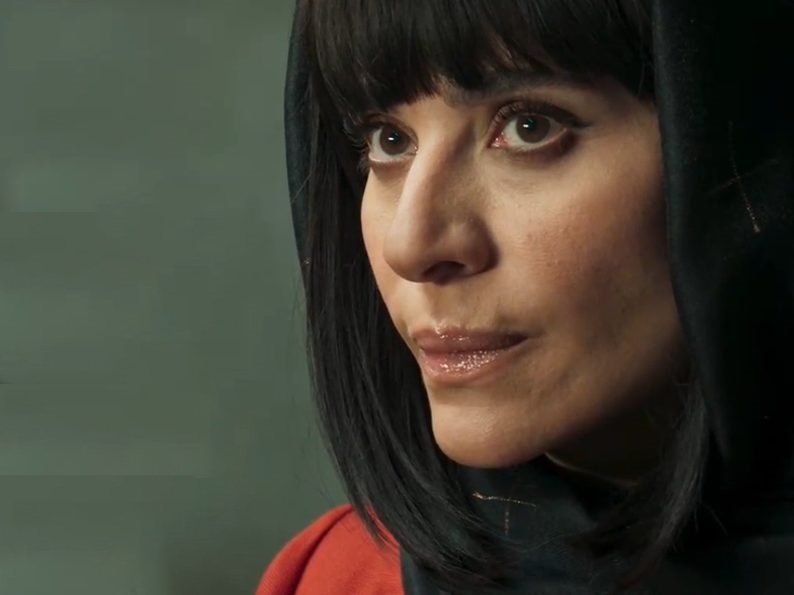 سحر دولتشاهی در قسمت هفتم سریال «داریوش» با چندوضعیت ظاهری و آرایش مختلف دیده می‌شود، اتفاقی که به بررسی آن پرداخته‌ایم | رمز و راز سحر