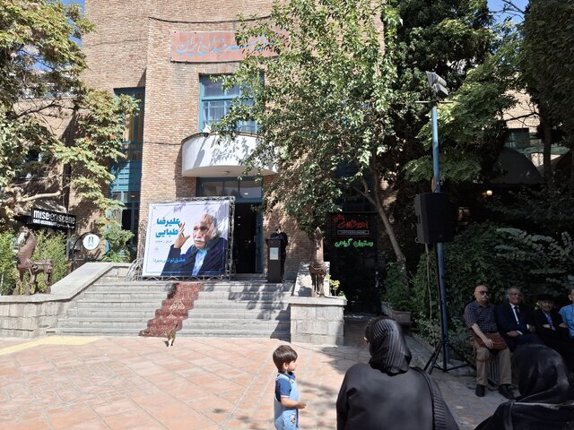 گزارشی از وداع با علیرضا طبایی؛ «عشق تو نمی‌میرد»